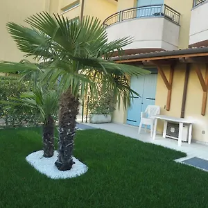 Elisa Piano Terra Con Giardino E Posto Incluso Apartment